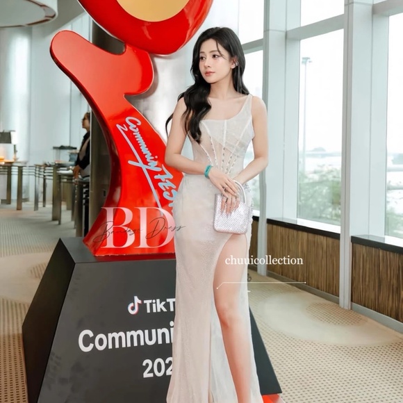 Bandage Dress One-shoulder Diamond Dress - Picture 2 of 4